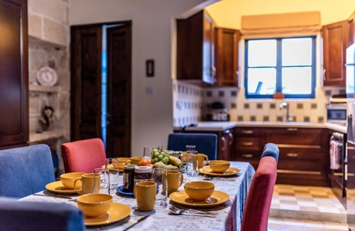 St. Julian's Cama Y Desayuno | The Stone House