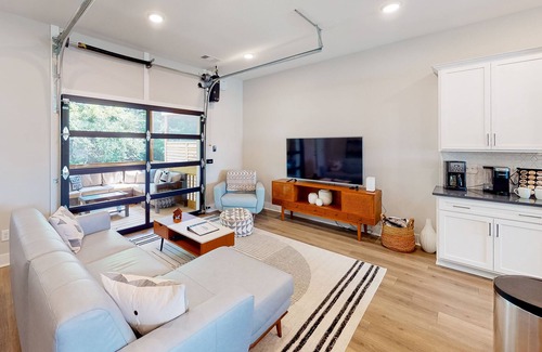 West Meade Casa | The Stonecrest Hideaway | Dog-friendly townhouse in Nashville with deck & grill