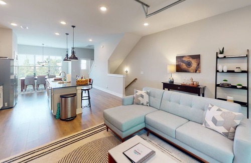 West Meade Casa | The Stonecrest Hideaway | Dog-friendly townhouse in Nashville with deck & grill