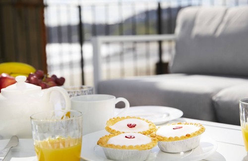 Scarborough Cabaña | The Stoop