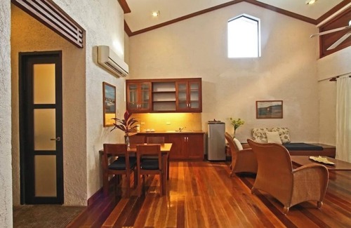 Balabag Casa | Cozy townhome in lovely Malay with fitness room and WiFi 1mins walk to the beach