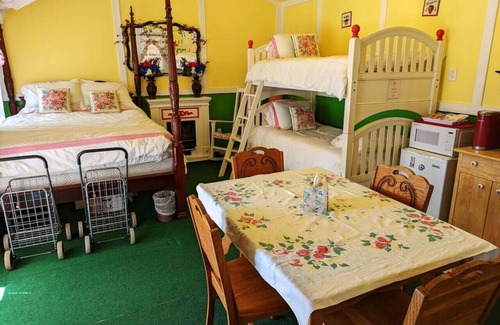 Canton Cabina | The Strawberry House Near First Monday Trade Days