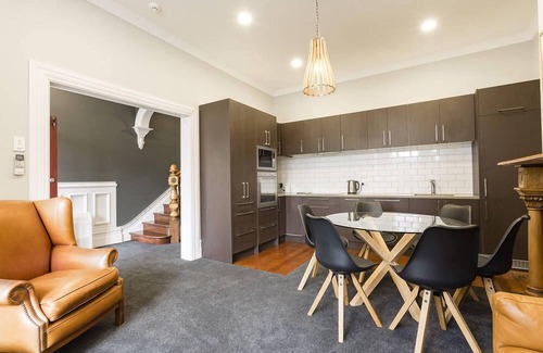 Dunedin City Centre Casa | The Stuart St Terraced House