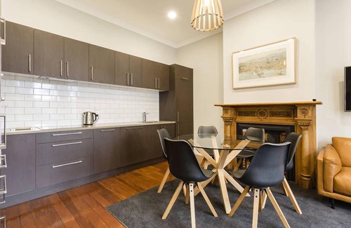 Dunedin City Centre Casa | The Stuart St Terraced House