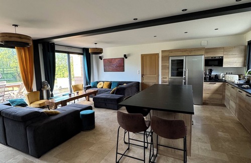 Annebault Casa | The Stud House