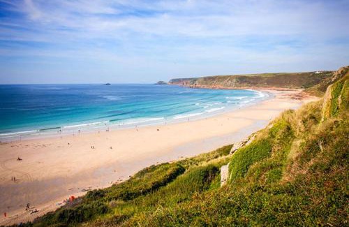 Sennen Cove Casa | The Studio Cottage, with, Sea views, Garden, Amazing Location by beach