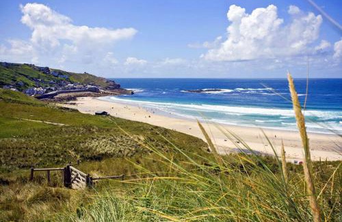 Sennen Cove Casa | The Studio Cottage, with, Sea views, Garden, Amazing Location by beach