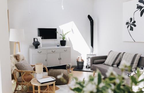 Helen's Bay Apartamento | 'The Studio' Designer, seaside cottage