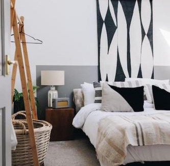 Helen's Bay Apartamento | 'The Studio' Designer, seaside cottage