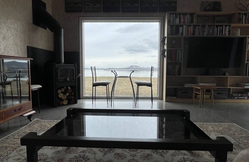 Sorell Council Apartamento | The Studio - Seclusion by the water with your own private beach.