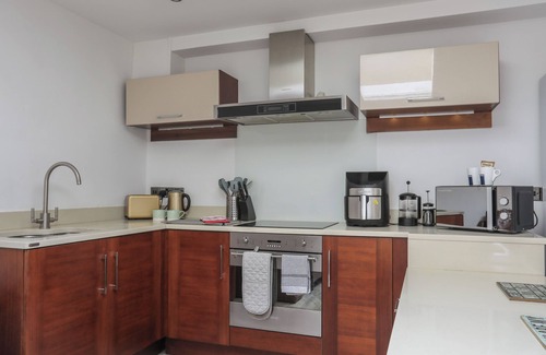 Cemaes Bay Cabaña | The Studio @ The Old Post Office