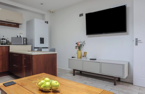 Cemaes Bay Cabaña | The Studio @ The Old Post Office