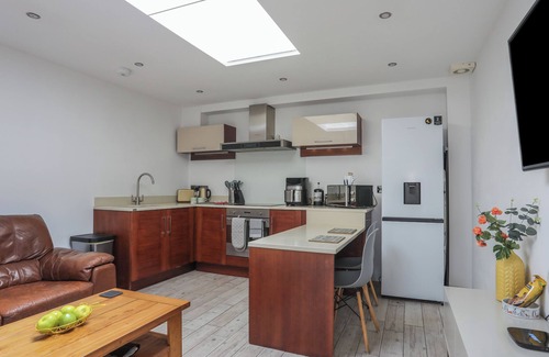 Cemaes Bay Cabaña | The Studio @ The Old Post Office