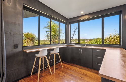 Tasman Apartamento | El estudio con vistas al agua.