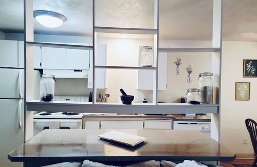 Corvallis Apartamento | The Study; a Summer Retreat