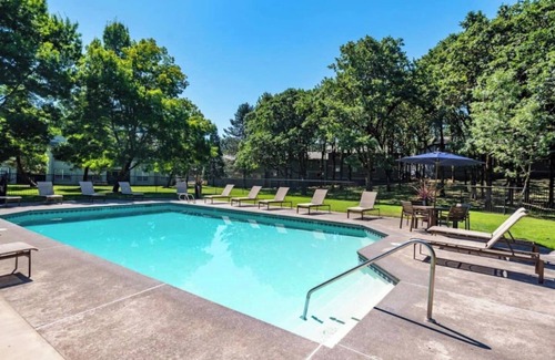 Corvallis Apartamento | The Study; a Summer Retreat