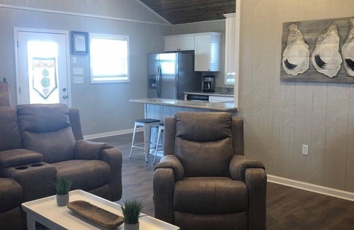 Venice Alquiler De Eote | Nueva casa flotante Cypress Cove Marina (985-264-6582)