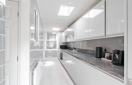 Leyton Apartamento | The Stylish Shamrock City Escape | Garden | 10 minutes from Westfield Stratford