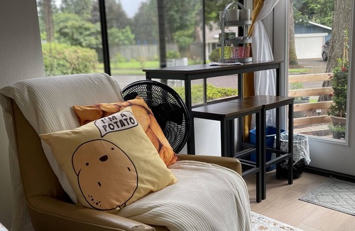 Central Oregon Casa | The Suite Potato: a splashtastic one room suite