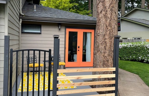 Central Oregon Casa | The Suite Potato: a splashtastic one room suite