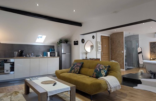 Montlucon Apartamento | The Suite - Villa Valmy - Hypercentre - SNCF Train station