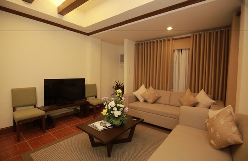Lipa Complejo | The Suites at Mount Malarayat