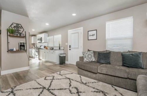 Amarillo Casa | The SuiteSpot Hot Tub EV Charger Mini-Golf Private Yard, Sleeps 6
