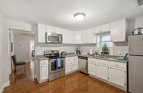 Salemtown Casa | Historic Family Home *Walk to Bars & Restaurants*