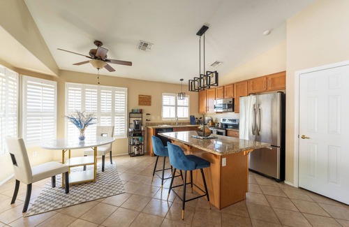 Cottonflower Casa | The Sun Goddess: 3-Bedroom Oasis with Private HEATED Pool. Close to Everything!