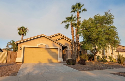 Cottonflower Casa | The Sun Goddess: 3-Bedroom Oasis with Private HEATED Pool. Close to Everything!