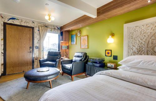 Newport Hotel | The Sun King at The Louie Boutique Motel, Walk to Everything! Dog Friendly!