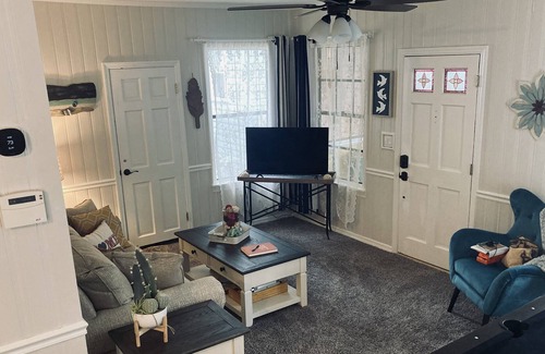 Daytona Beach Cabaña | The Sun Kissed Cottage (minutes from the beach!)