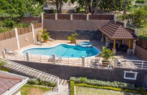 IronShore Estates Villa | The Sun Seeker Villa Ja. 5 Bedrooms in Montego Bay. Fully staffed.