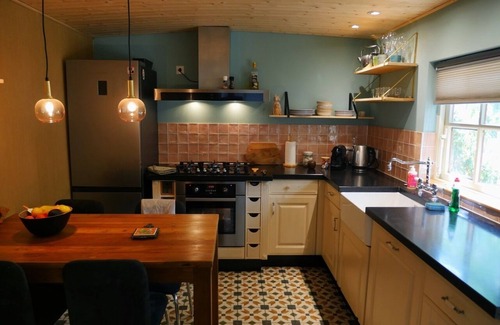 Diessen Chalet De Esquí | The Sunbird Inn, with luxury bathroom in quiet resort with many amenities