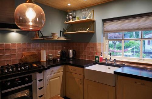 Diessen Chalet De Esquí | The Sunbird Inn - with luxurious bathroom