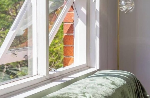 Mosman Apartamento | The Sunlit Fern Minutes from Dining and Coastline