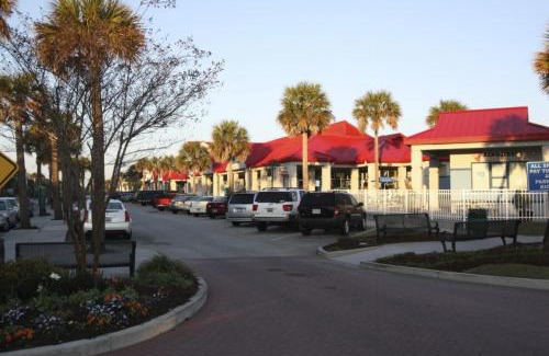 Pelican Bay Casa | The Sunny Side