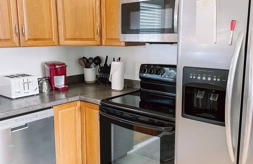 Pinellas Park Cabaña | The Sunny Spot