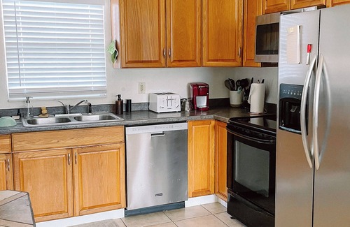 Pinellas Park Cabaña | The Sunny Spot