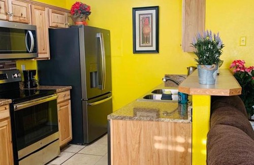 Southeast Colorado Springs Apartamento | The Sunset 2-bedroom apartment near COS Airport