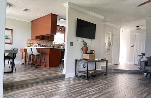 Gulf Breeze Casa | The Sunset Bay House - Water Front- Minutes to Navarre/Pensacola Beach- Kayaks