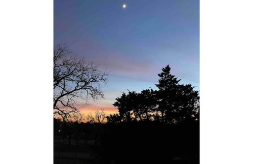 Somerville Cabaña | The Sunset Cottage by Lake Somerville
