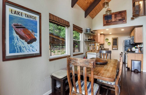 Carnelian Bay Chalet De Esquí | The Sunset Getaway - Hot Tub, Dog Friendly