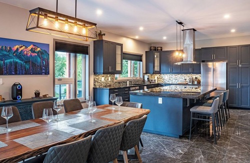 Revelstoke Apartamento | The Sunset Spa, a one of a kind vacation rental