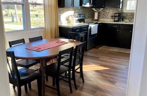 Greensburg Casa | The Sunshine Bungalow - Greensburg's Vacation Home.