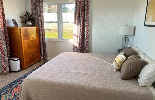 Greensburg Casa | The Sunshine Bungalow