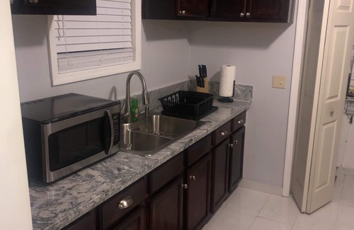 Brentwood Casa | The Sunshine Home Stay