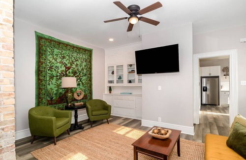 Michigan City Apartamento | The Sunshine House: Wild Woodlands Unit!