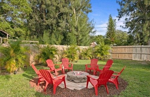 St. Petersburg - Clearwater Casa | The Sunshine Sanctuary with Hot Tub, Game Room and Fire Pit