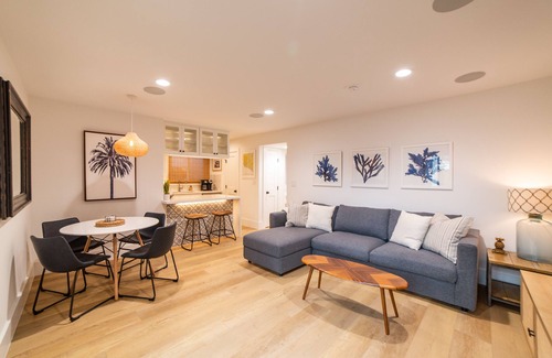 West Newport Casa | The Surf Casita: Luxury Beach House in Prime Location